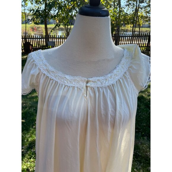 Miss Elaine Silk Essence Cream Nightgown M Lace Trim Nylon Short Sleeves Made In - Picture 2 of 13